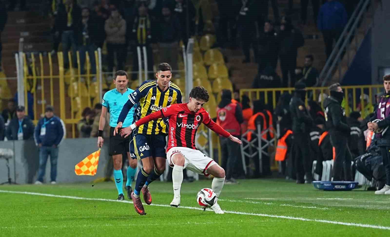 Trendyol Süper Lig: Fenerbahçe: 1 - Gençlerbirliği: 0 (Maç devam ediyor)
