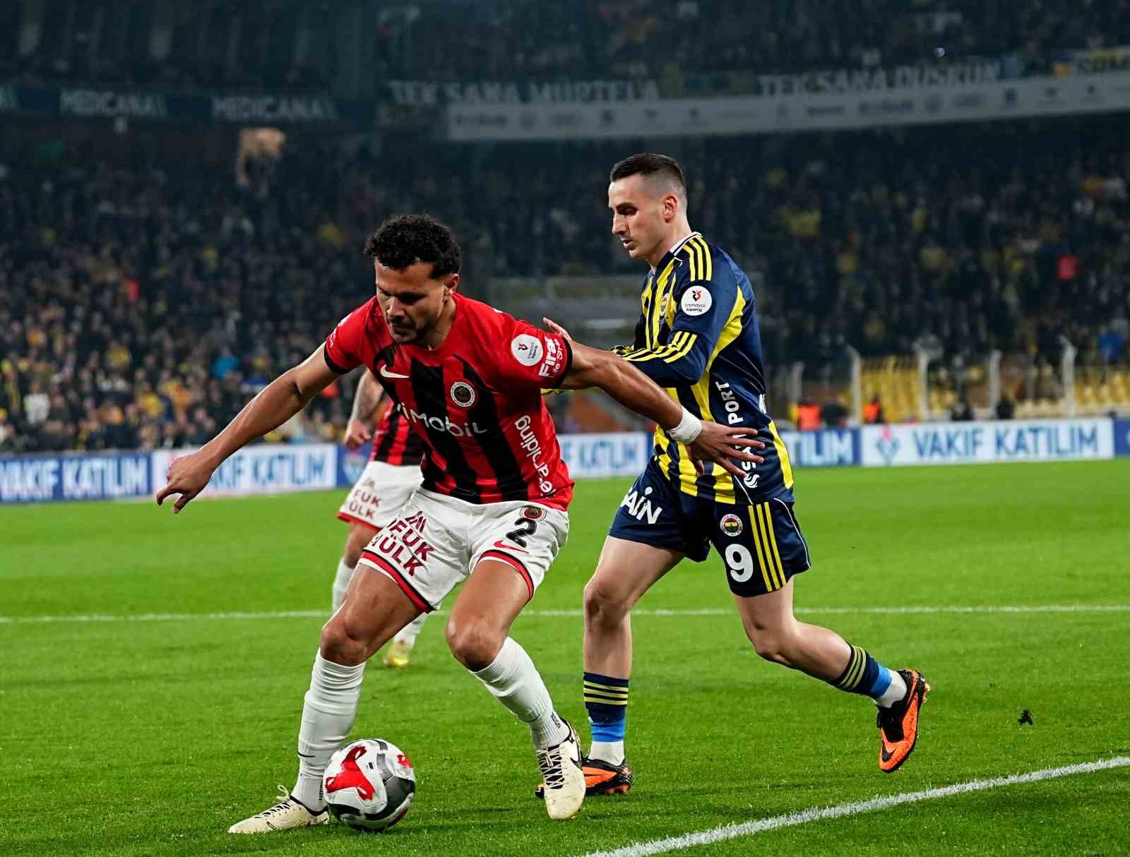 Trendyol Süper Lig: Fenerbahçe: 1 - Gençlerbirliği: 0 (Maç devam ediyor)
