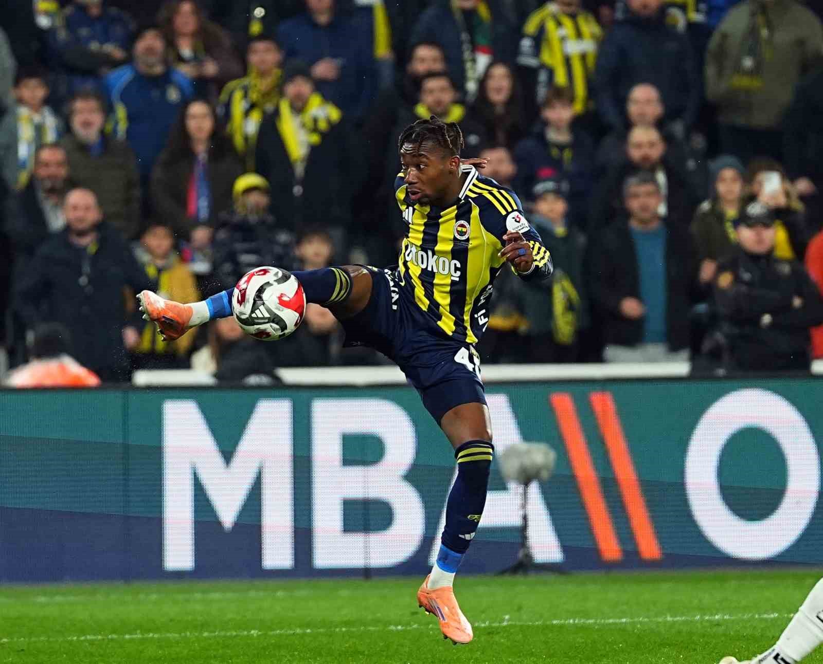 Trendyol Süper Lig: Fenerbahçe: 1 - Gençlerbirliği: 0 (Maç devam ediyor)
