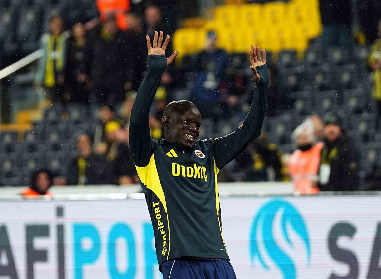 Trendyol Süper Lig: Fenerbahçe: 1 - Gençlerbirliği: 0 (Maç devam ediyor)
