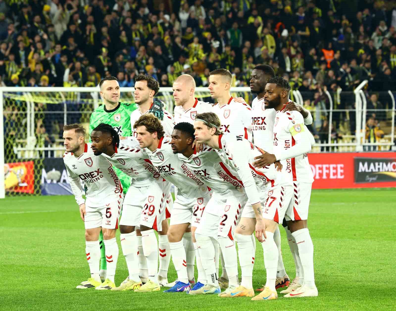 Trendyol Süper Lig: Fenerbahçe: 1 - Samsunspor: 1 (Maç devam ediyor)

