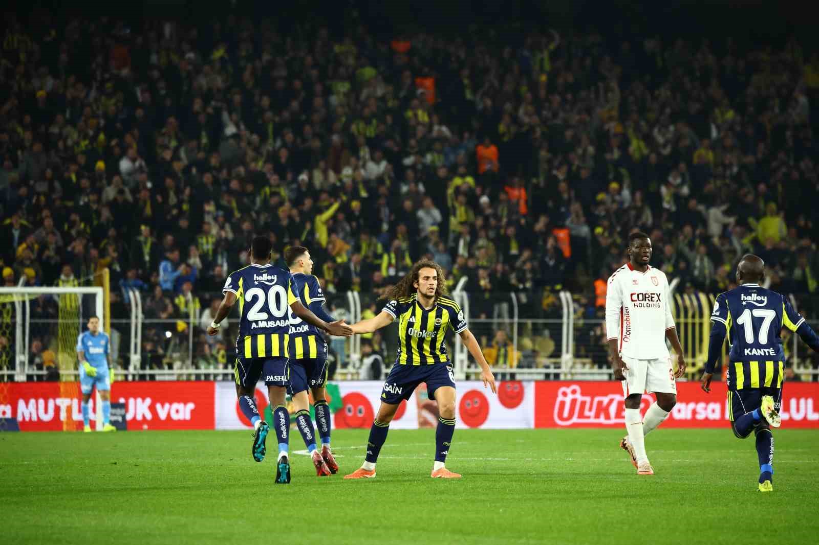 Trendyol Süper Lig: Fenerbahçe: 1 - Samsunspor: 1 (Maç devam ediyor)
