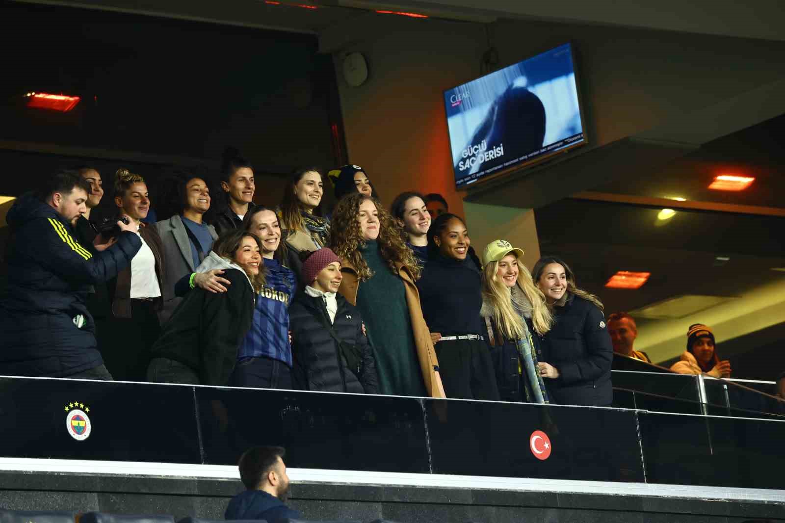 Trendyol Süper Lig: Fenerbahçe: 1 - Samsunspor: 1 (Maç devam ediyor)
