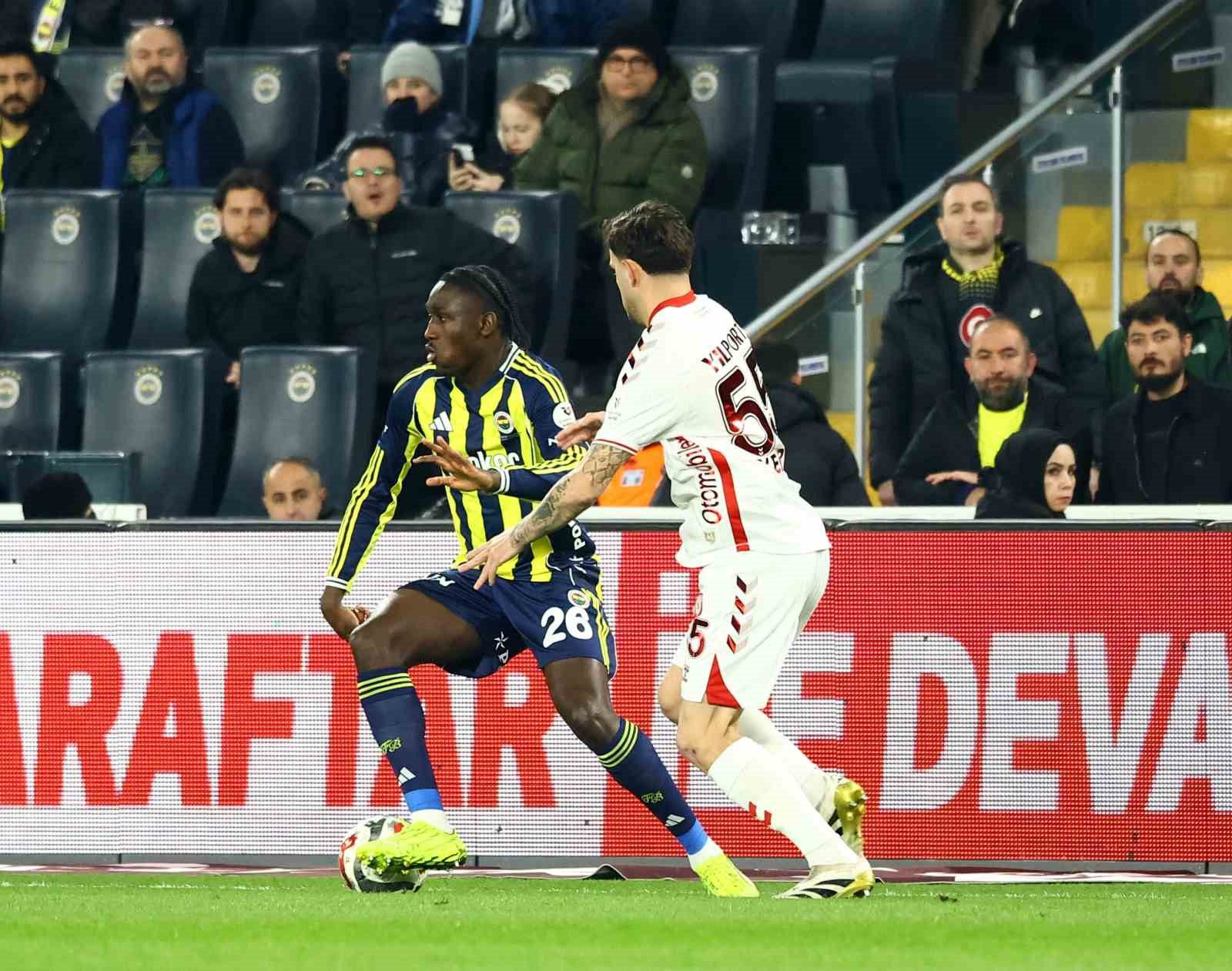 Trendyol Süper Lig: Fenerbahçe: 1 - Samsunspor: 1 (Maç devam ediyor)
