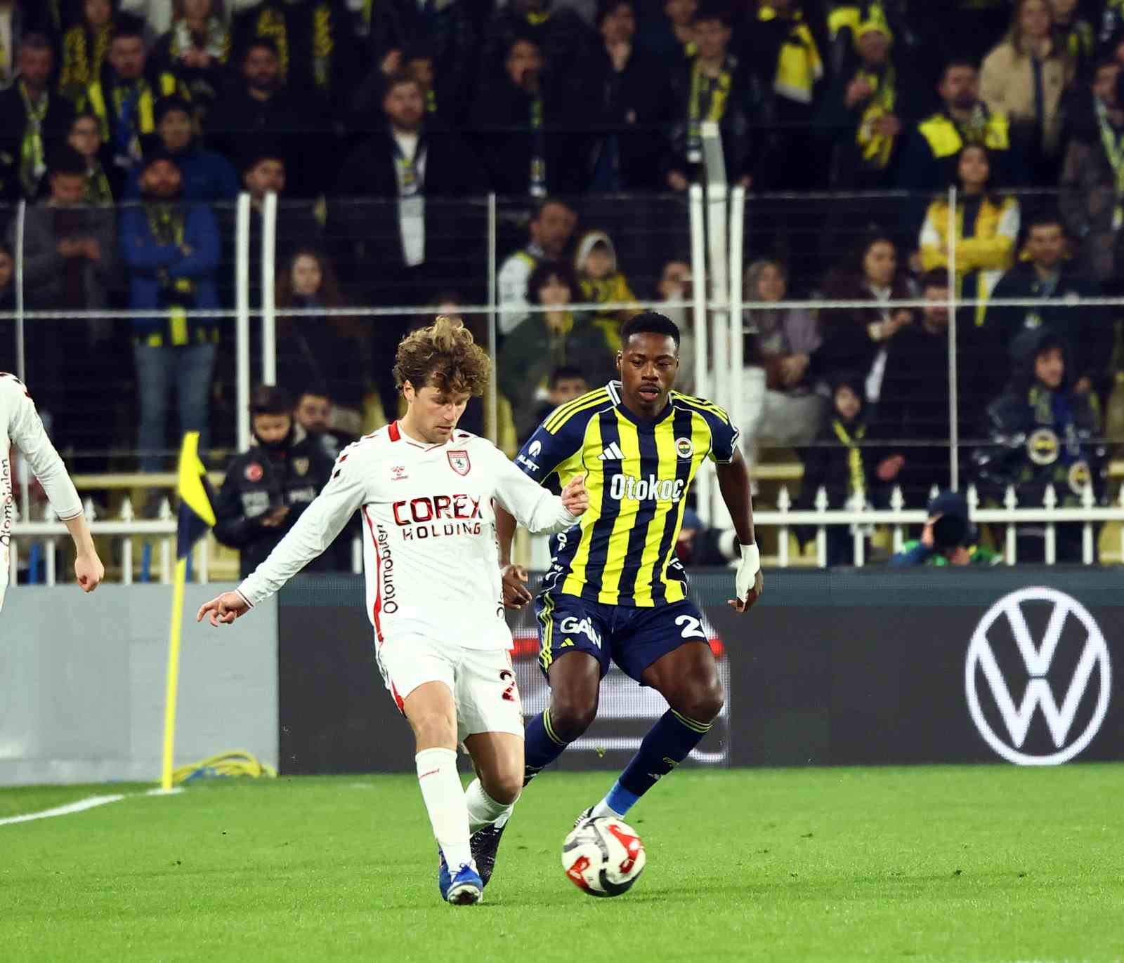 Trendyol Süper Lig: Fenerbahçe: 1 - Samsunspor: 1 (Maç devam ediyor)
