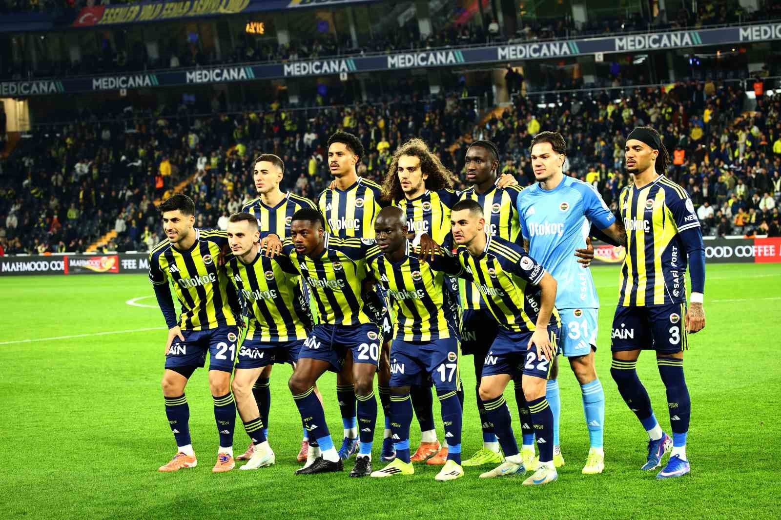 Trendyol Süper Lig: Fenerbahçe: 1 - Samsunspor: 1 (Maç devam ediyor)
