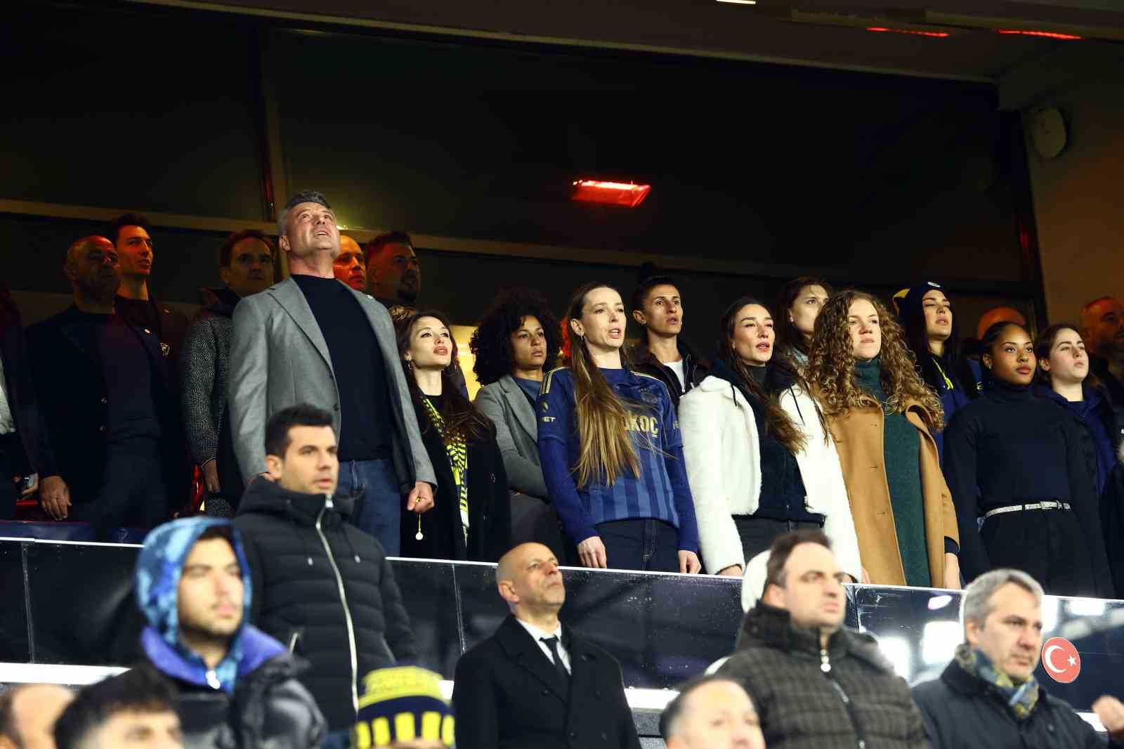 Trendyol Süper Lig: Fenerbahçe: 1 - Samsunspor: 1 (Maç devam ediyor)
