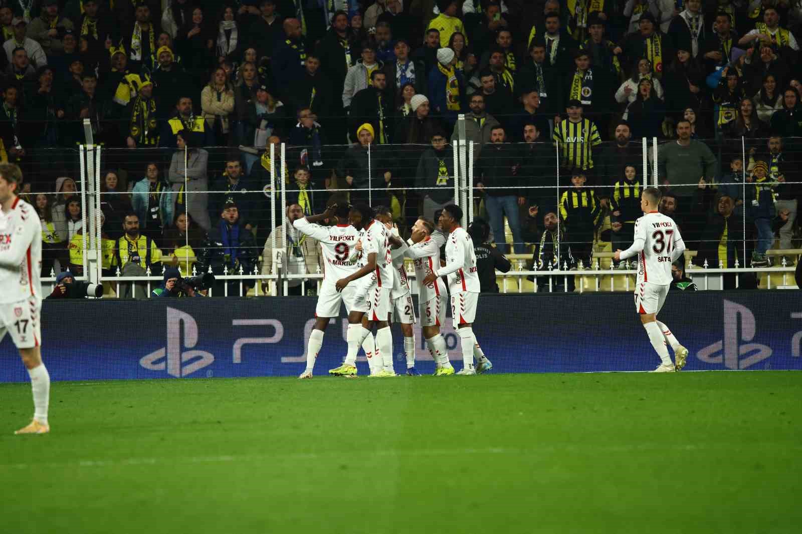 Trendyol Süper Lig: Fenerbahçe: 1 - Samsunspor: 1 (Maç devam ediyor)
