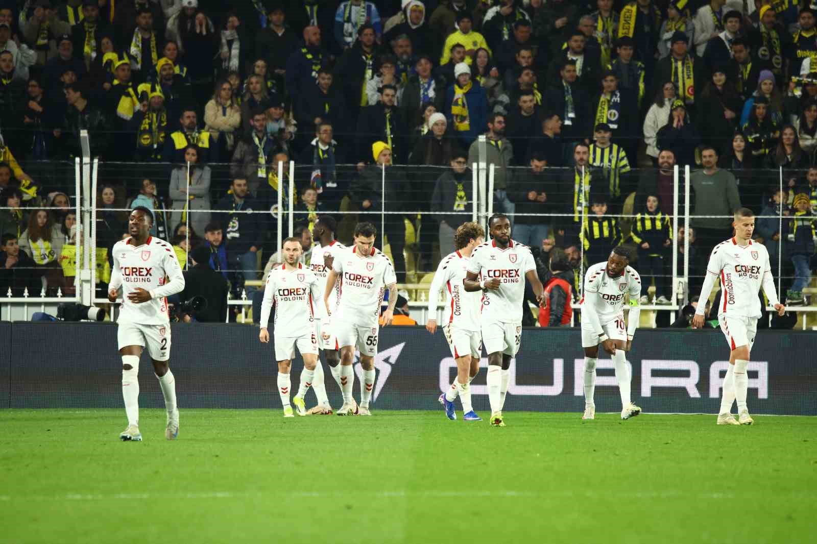 Trendyol Süper Lig: Fenerbahçe: 1 - Samsunspor: 1 (Maç devam ediyor)
