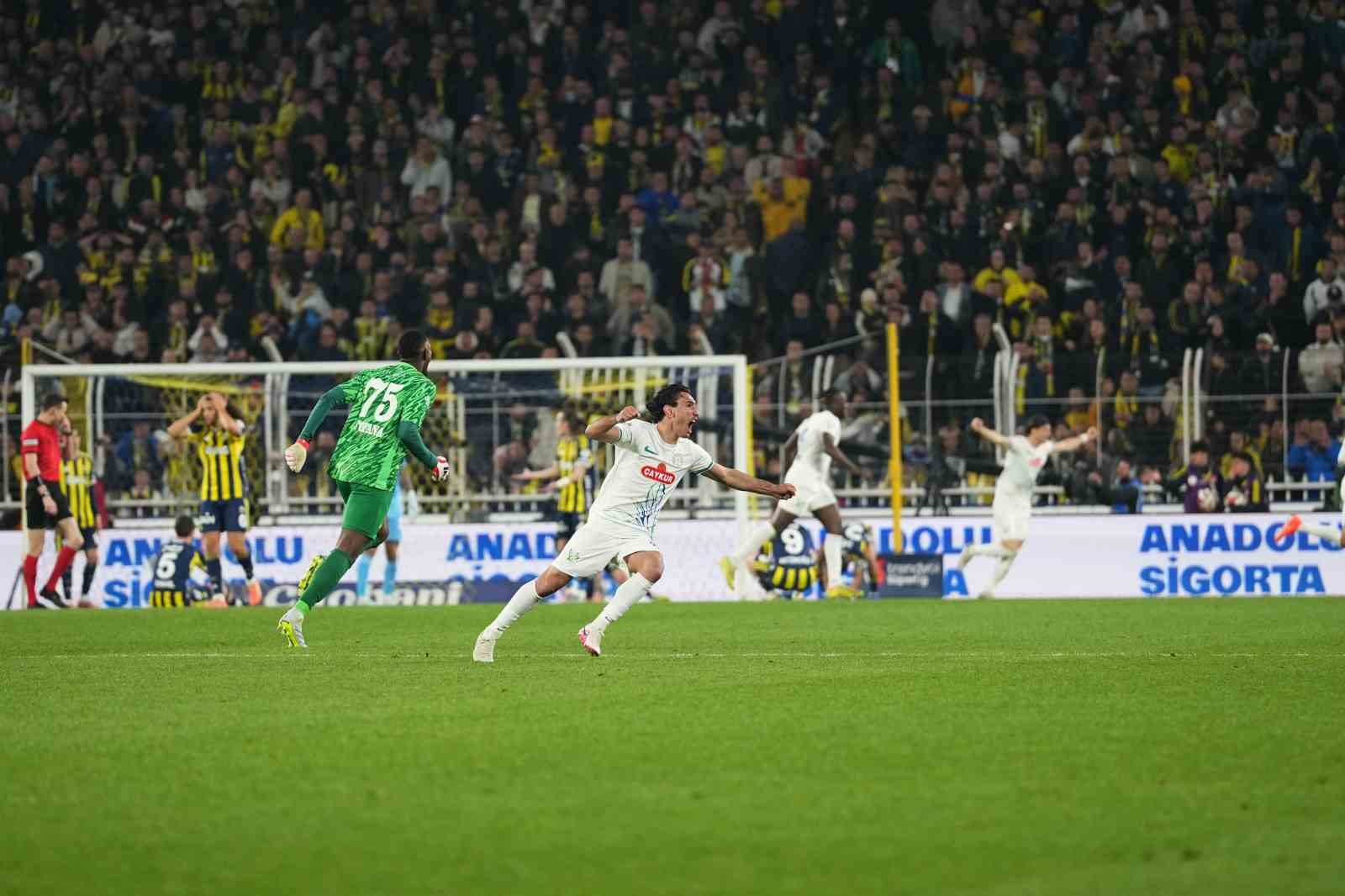 Trendyol Süper Lig: Fenerbahçe: 2 - Çaykur Rizespor: 2 (Maç sonucu)
