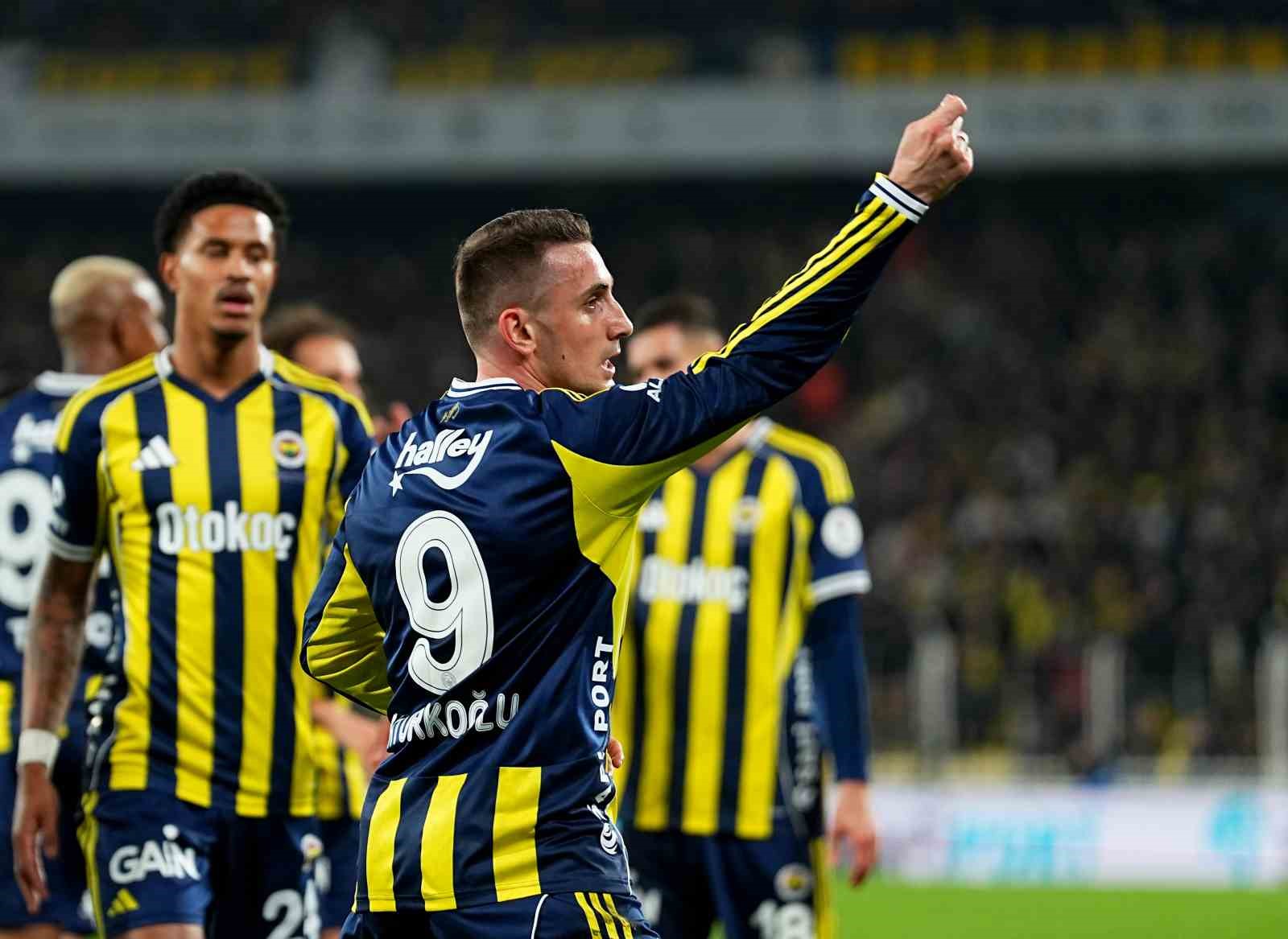Trendyol Süper Lig: Fenerbahçe: 3 - Gençlerbirliği: 0 (İlk yarı)
