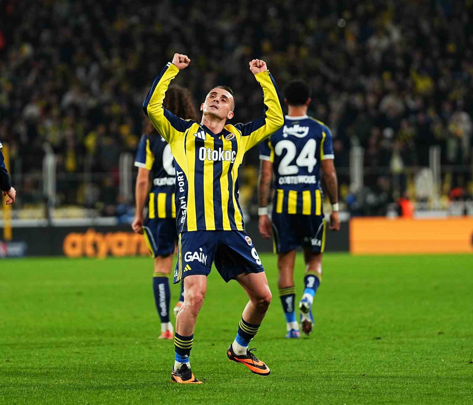 Trendyol Süper Lig: Fenerbahçe: 3 - Gençlerbirliği: 0 (İlk yarı)
