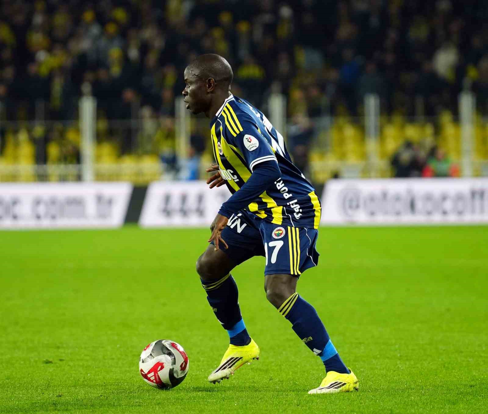 Trendyol Süper Lig: Fenerbahçe: 3 - Gençlerbirliği: 0 (İlk yarı)
