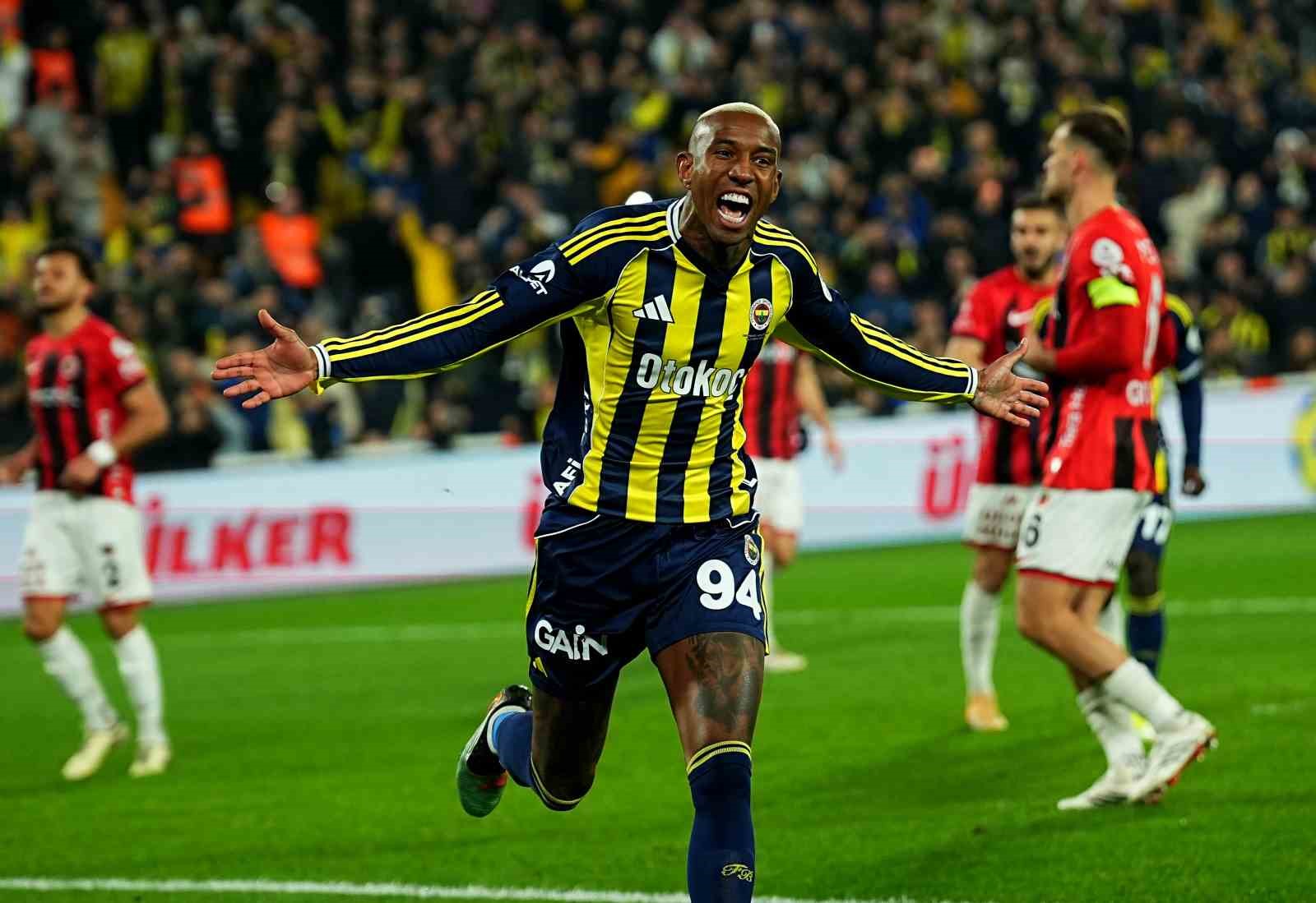 Trendyol Süper Lig: Fenerbahçe: 3 - Gençlerbirliği: 0 (İlk yarı)
