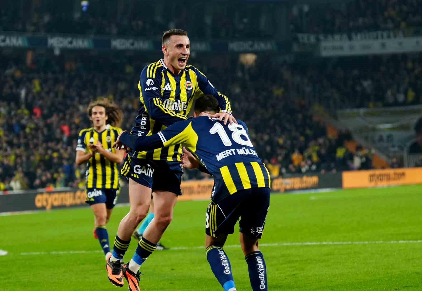 Trendyol Süper Lig: Fenerbahçe: 3 - Gençlerbirliği: 0 (İlk yarı)
