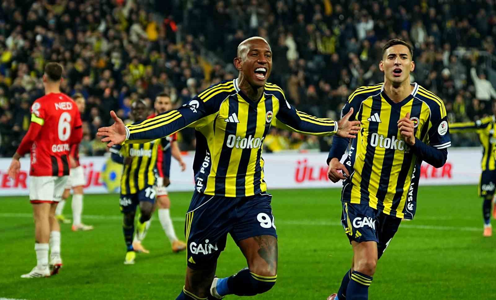 Trendyol Süper Lig: Fenerbahçe: 3 - Gençlerbirliği: 0 (İlk yarı)
