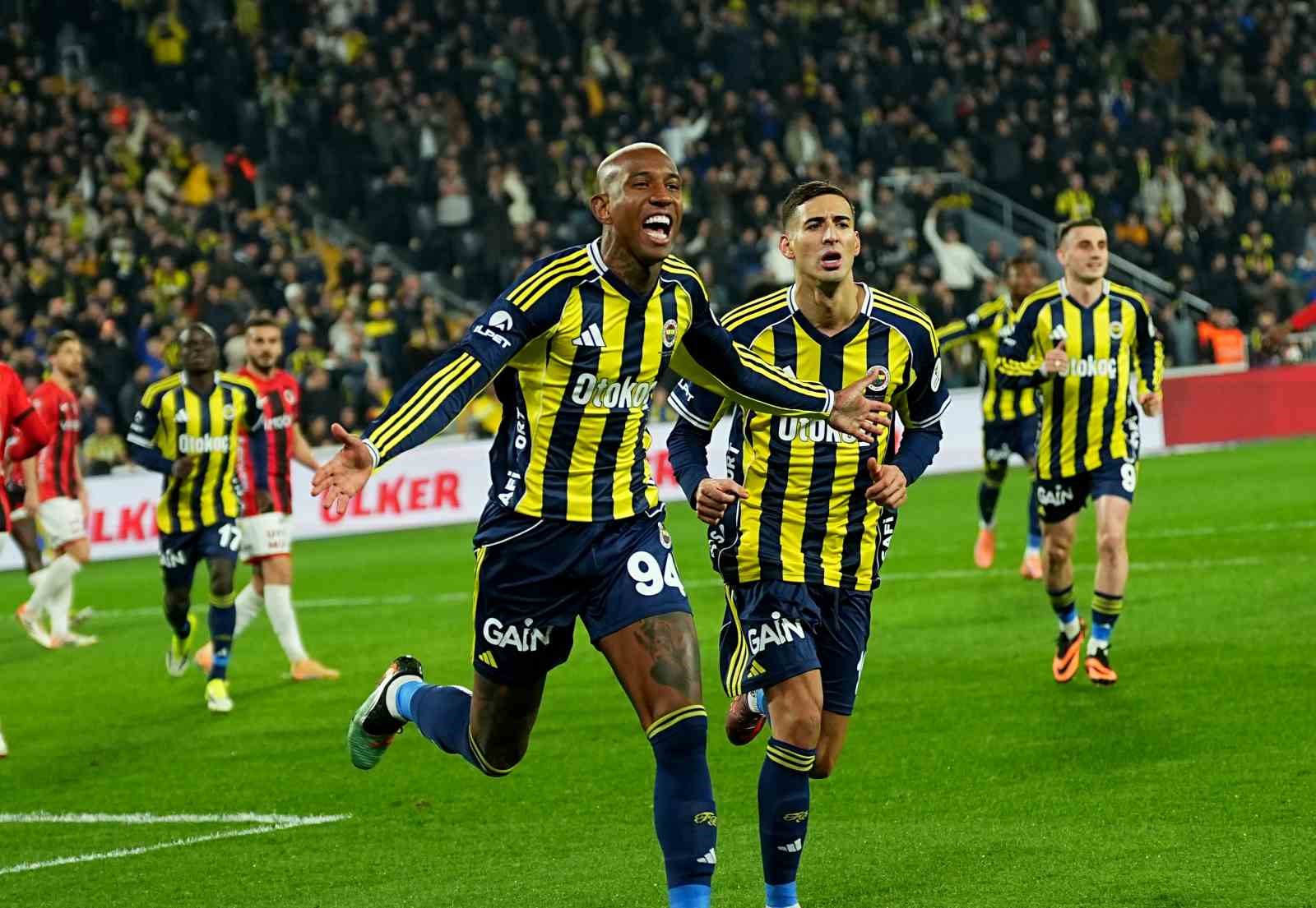 Trendyol Süper Lig: Fenerbahçe: 3 - Gençlerbirliği: 0 (İlk yarı)
