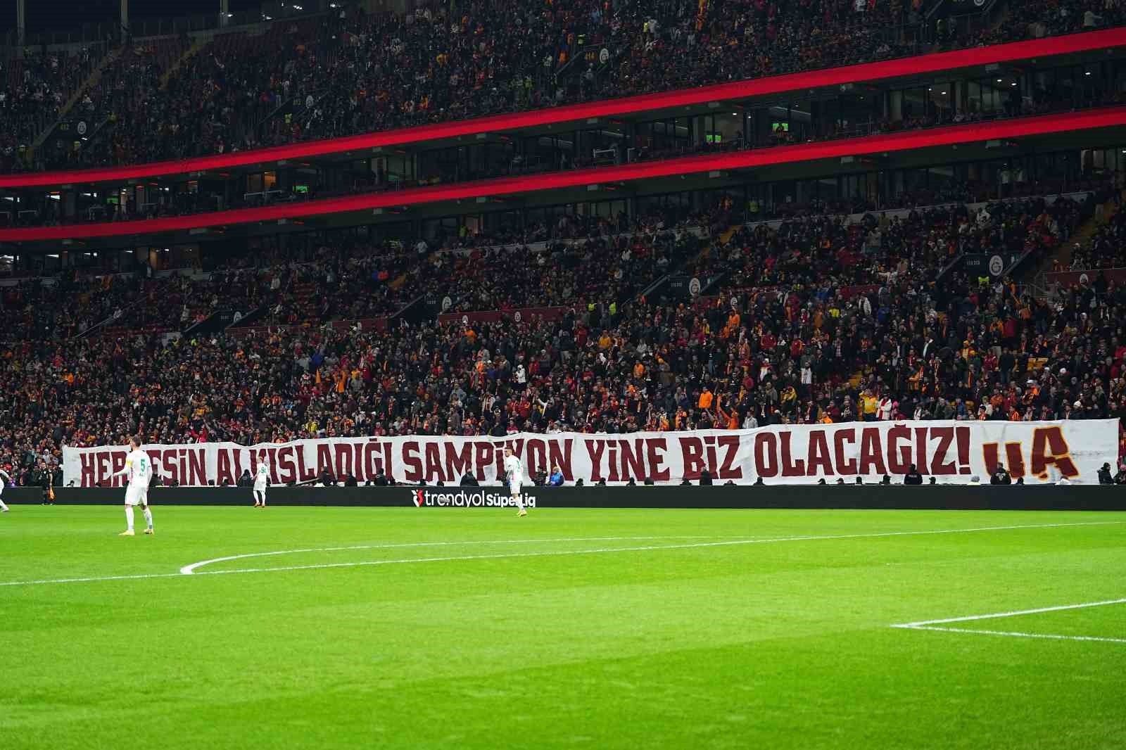 Trendyol Süper Lig: Galatasaray: 0 - Corendon Alanyaspor: 0 (Maç devam ediyor)
