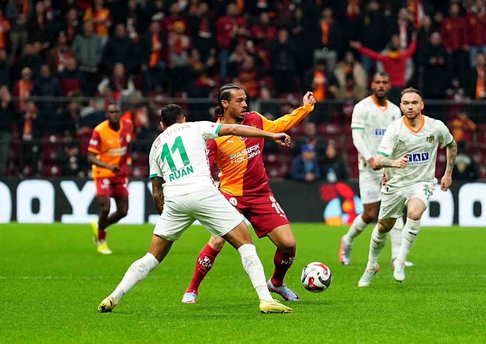 Trendyol Süper Lig: Galatasaray: 0 - Corendon Alanyaspor: 0 (Maç devam ediyor)
