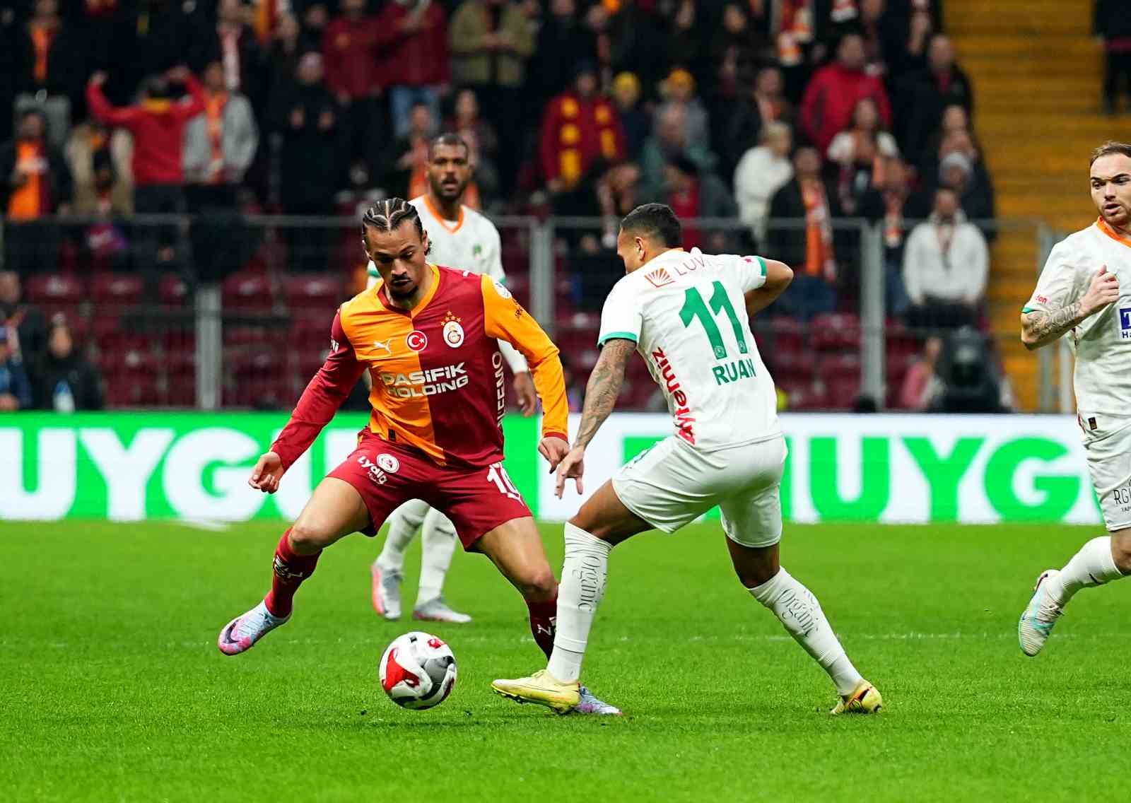 Trendyol Süper Lig: Galatasaray: 0 - Corendon Alanyaspor: 0 (Maç devam ediyor)
