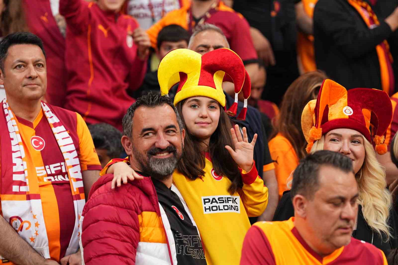 Trendyol Süper Lig: Galatasaray: 0 - Fenerbahçe: 0 (Maç devam ediyor)
