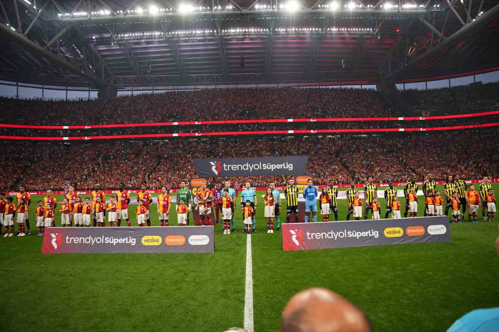 Trendyol Süper Lig: Galatasaray: 0 - Fenerbahçe: 0 (Maç devam ediyor)
