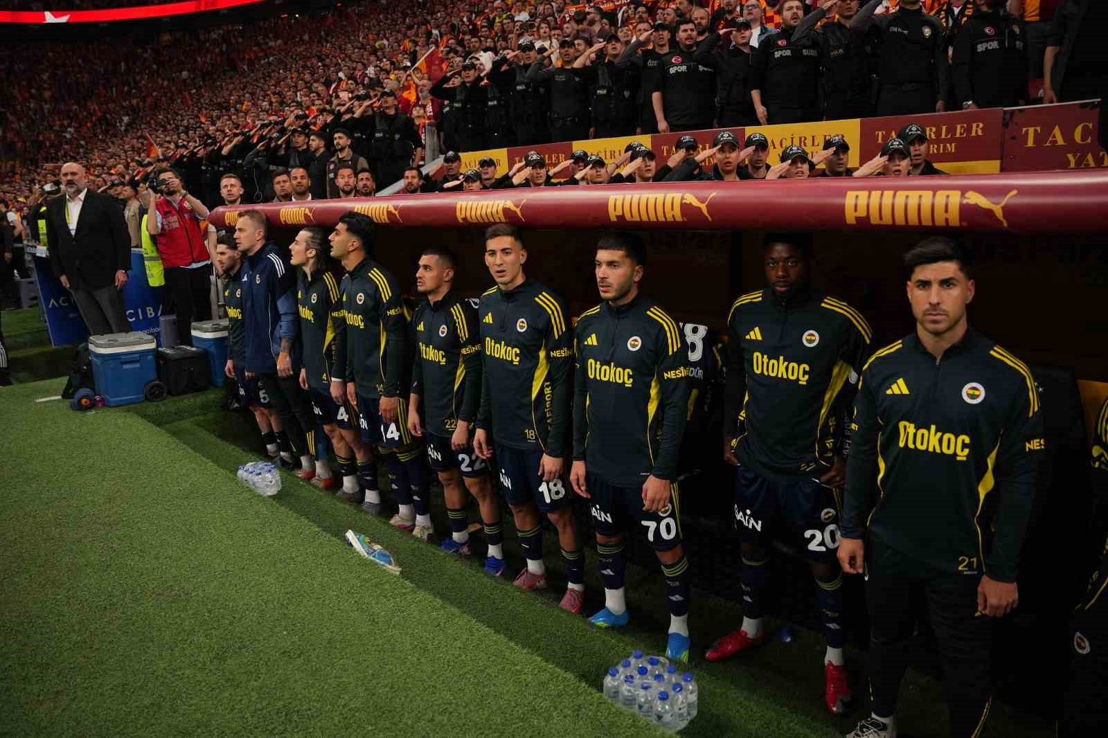 Trendyol Süper Lig: Galatasaray: 0 - Fenerbahçe: 0 (Maç devam ediyor)
