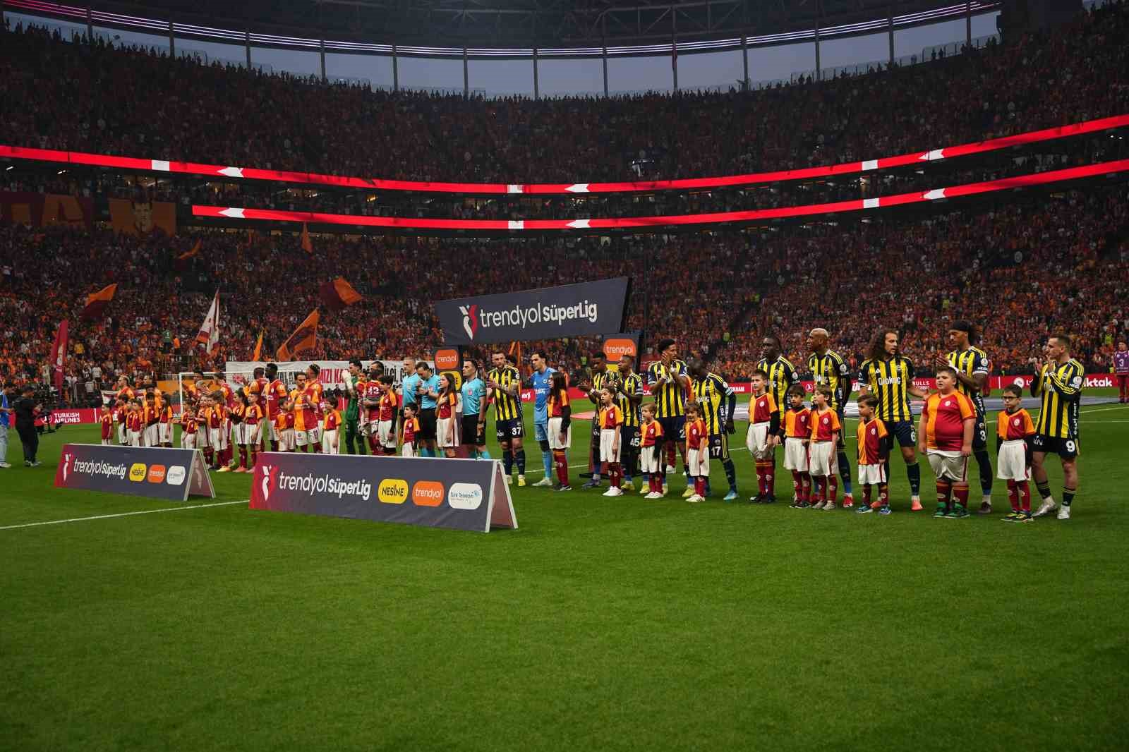 Trendyol Süper Lig: Galatasaray: 0 - Fenerbahçe: 0 (Maç devam ediyor)
