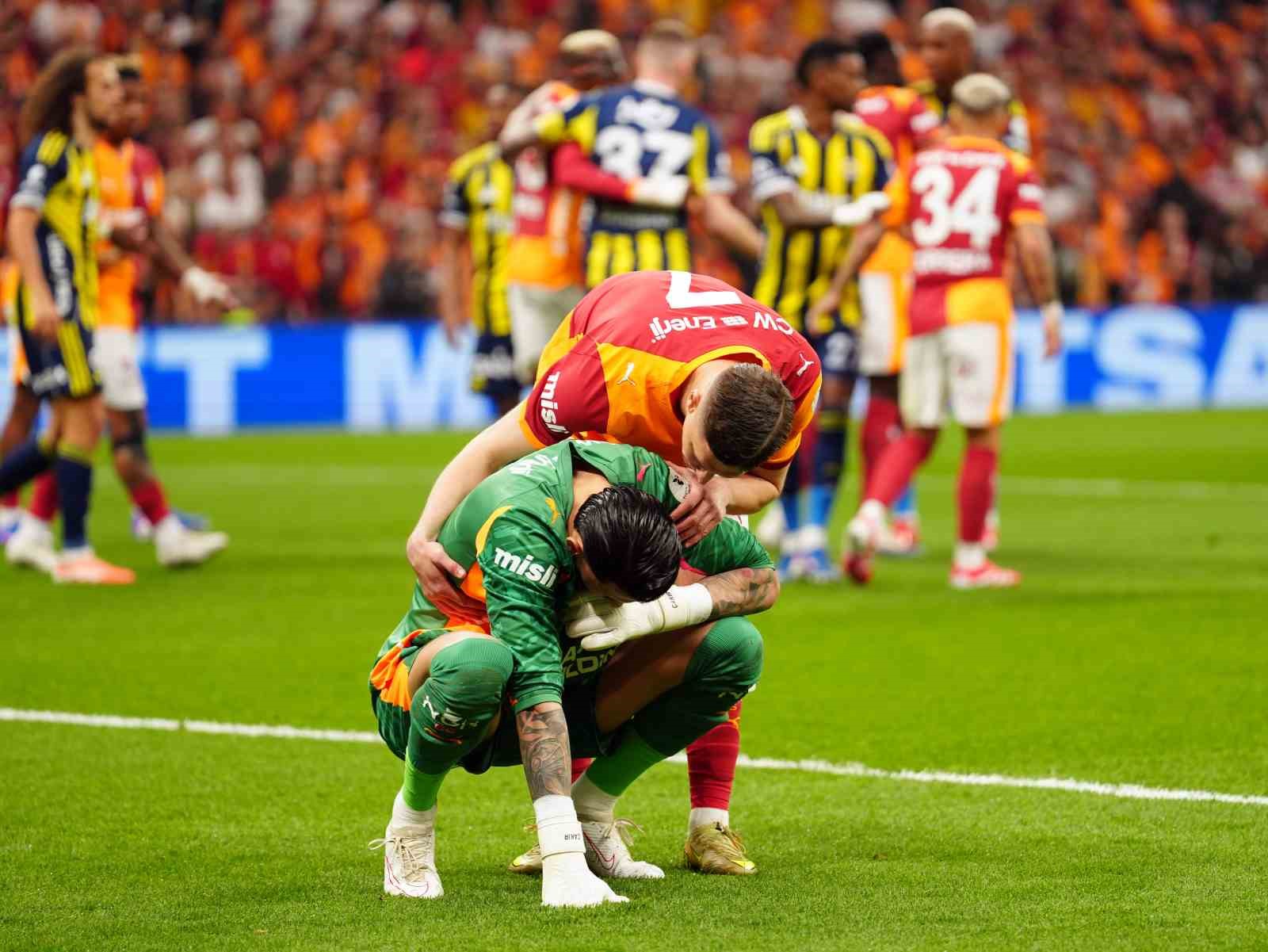 Trendyol Süper Lig: Galatasaray: 0 - Fenerbahçe: 0 (Maç devam ediyor)
