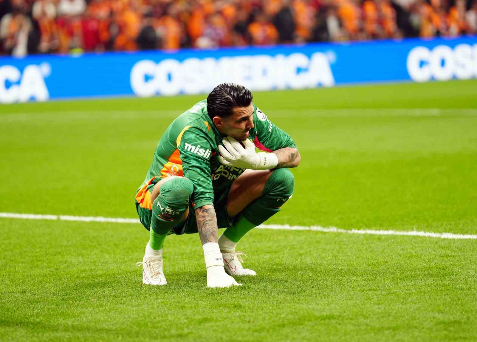 Trendyol Süper Lig: Galatasaray: 0 - Fenerbahçe: 0 (Maç devam ediyor)
