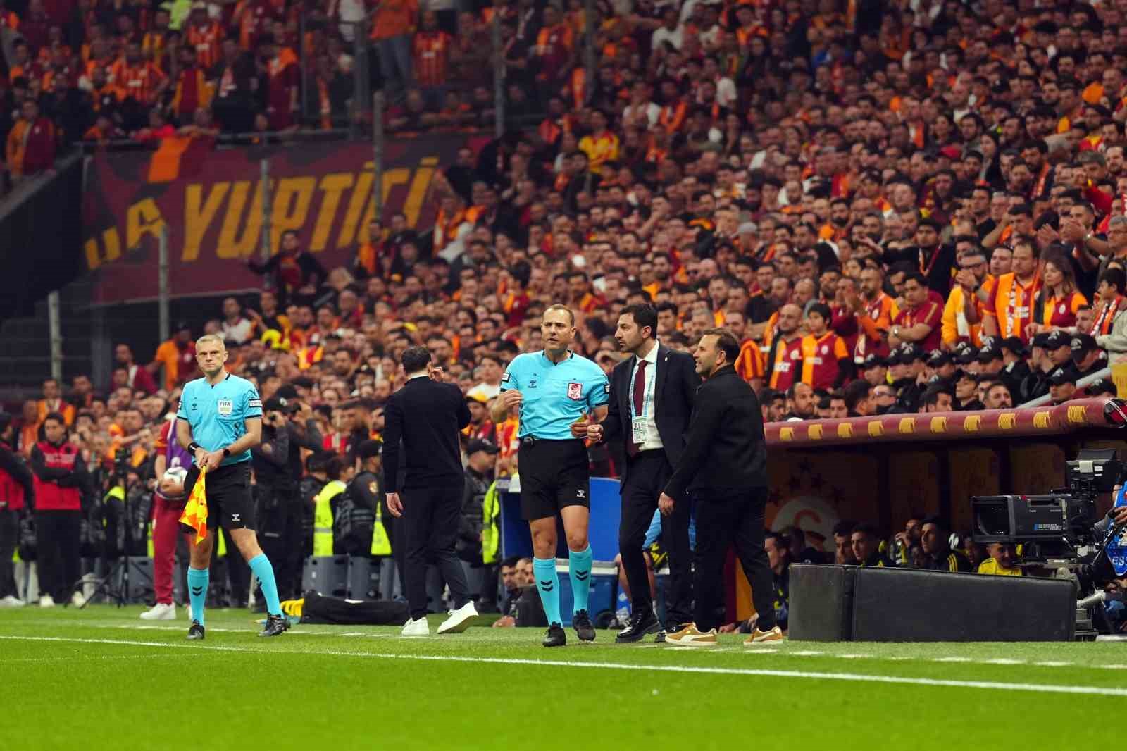 Trendyol Süper Lig: Galatasaray: 0 - Fenerbahçe: 0 (Maç devam ediyor)
