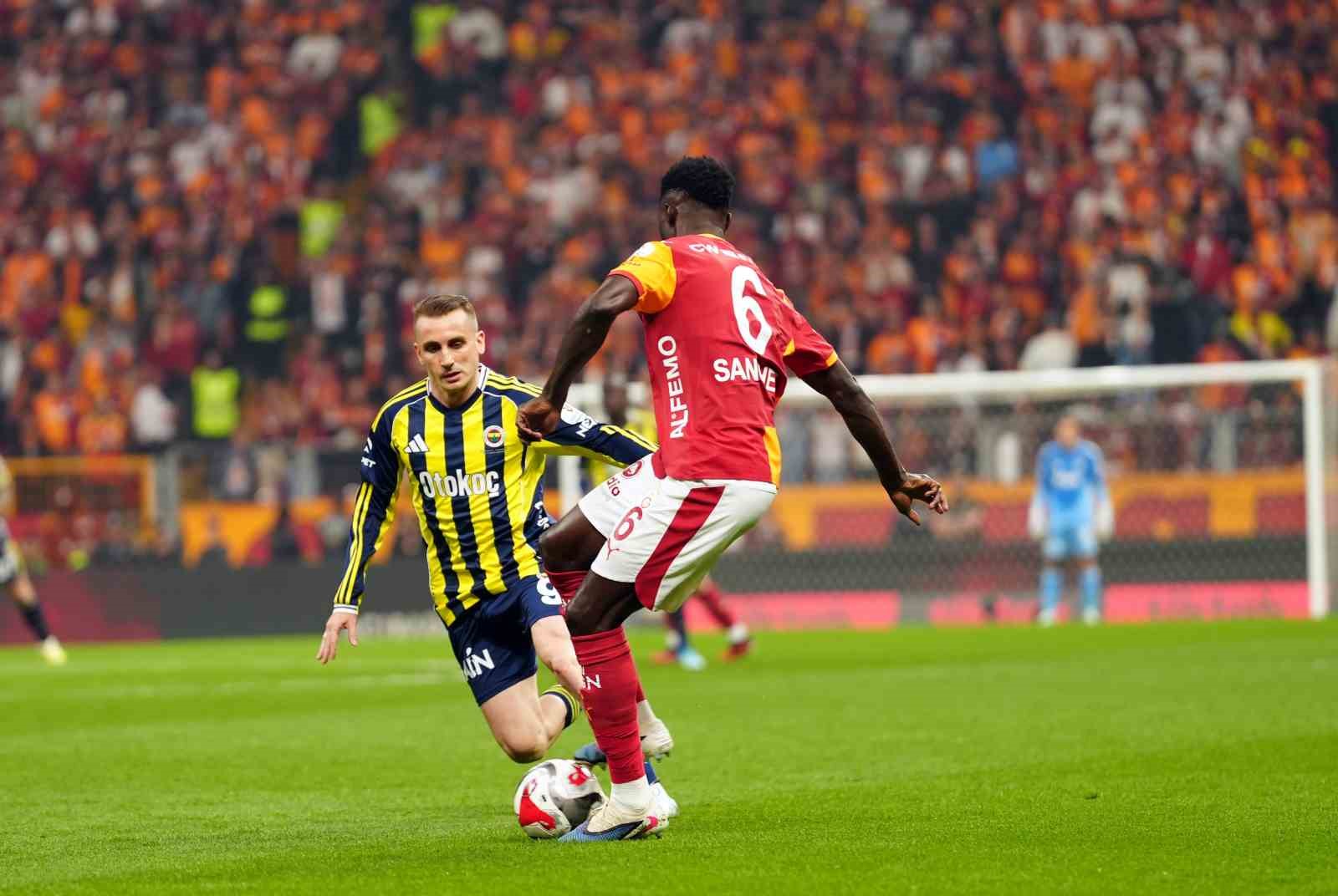 Trendyol Süper Lig: Galatasaray: 0 - Fenerbahçe: 0 (Maç devam ediyor)
