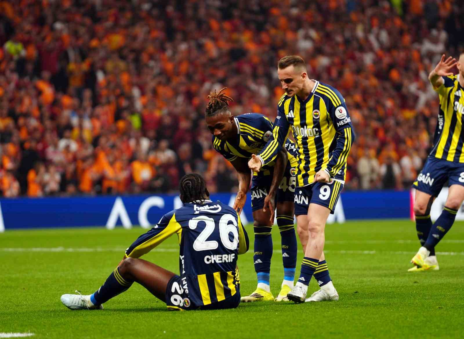Trendyol Süper Lig: Galatasaray: 0 - Fenerbahçe: 0 (Maç devam ediyor)
