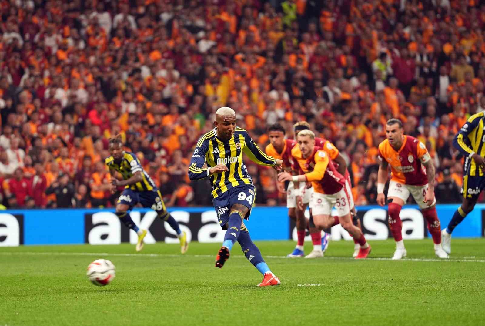 Trendyol Süper Lig: Galatasaray: 0 - Fenerbahçe: 0 (Maç devam ediyor)
