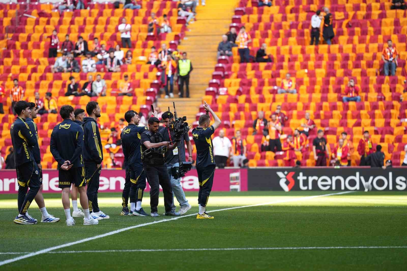 Trendyol Süper Lig: Galatasaray: 0 - Fenerbahçe: 0 (Maç devam ediyor)
