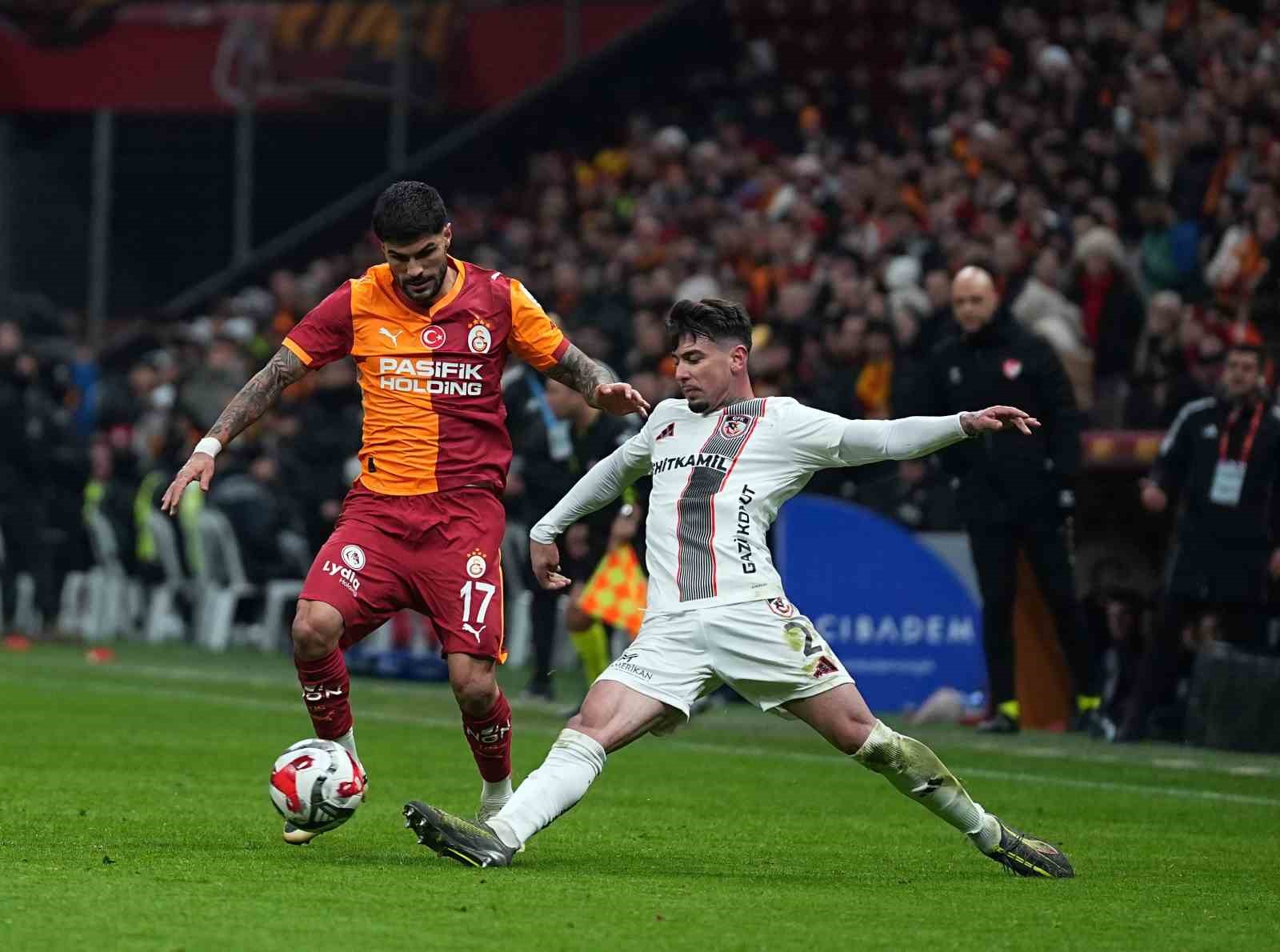 Trendyol Süper Lig: Galatasaray: 0 - Gaziantep FK: 0 (İlk yarı)
