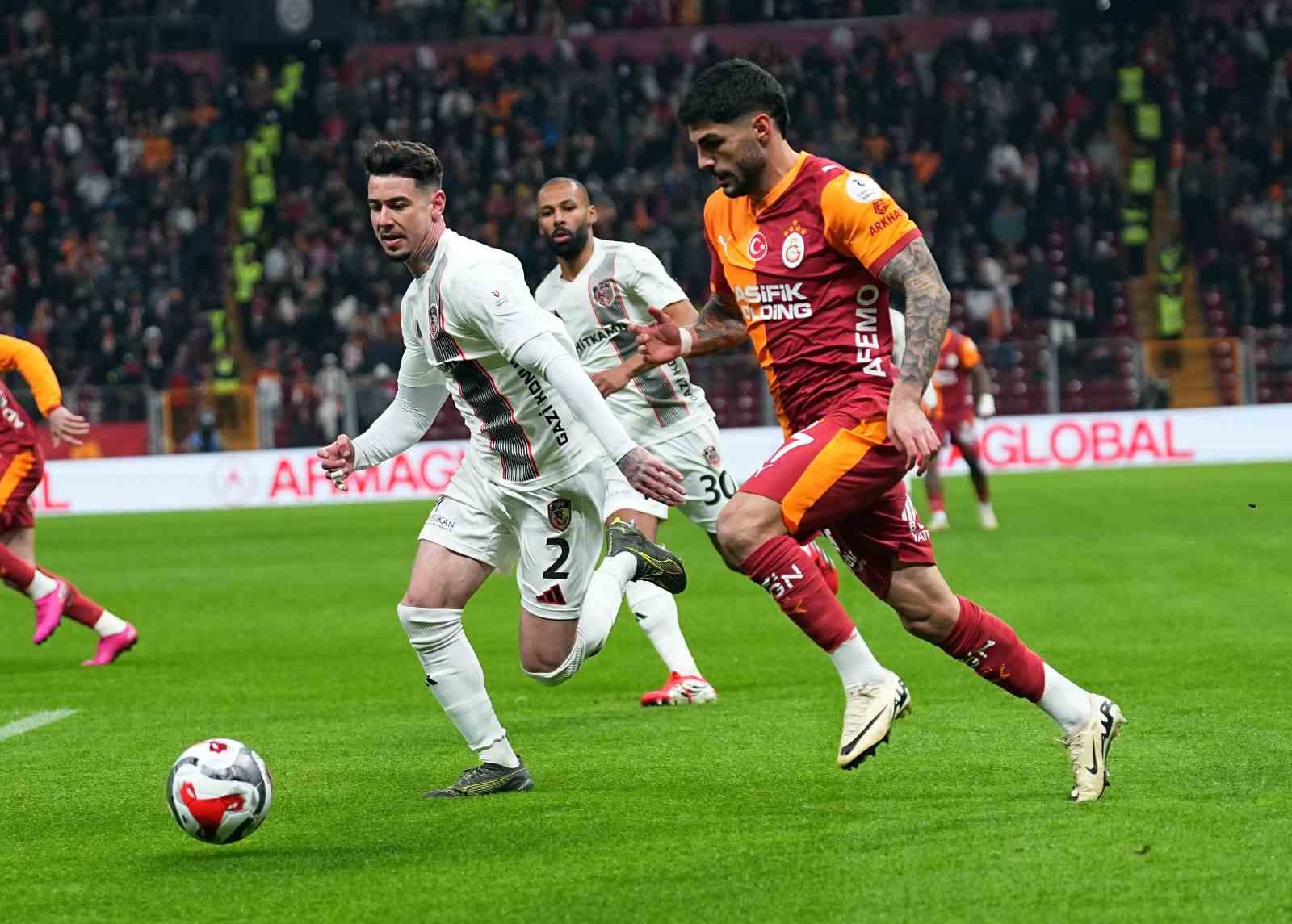Trendyol Süper Lig: Galatasaray: 0 - Gaziantep FK: 0 (Maç devam ediyor)
