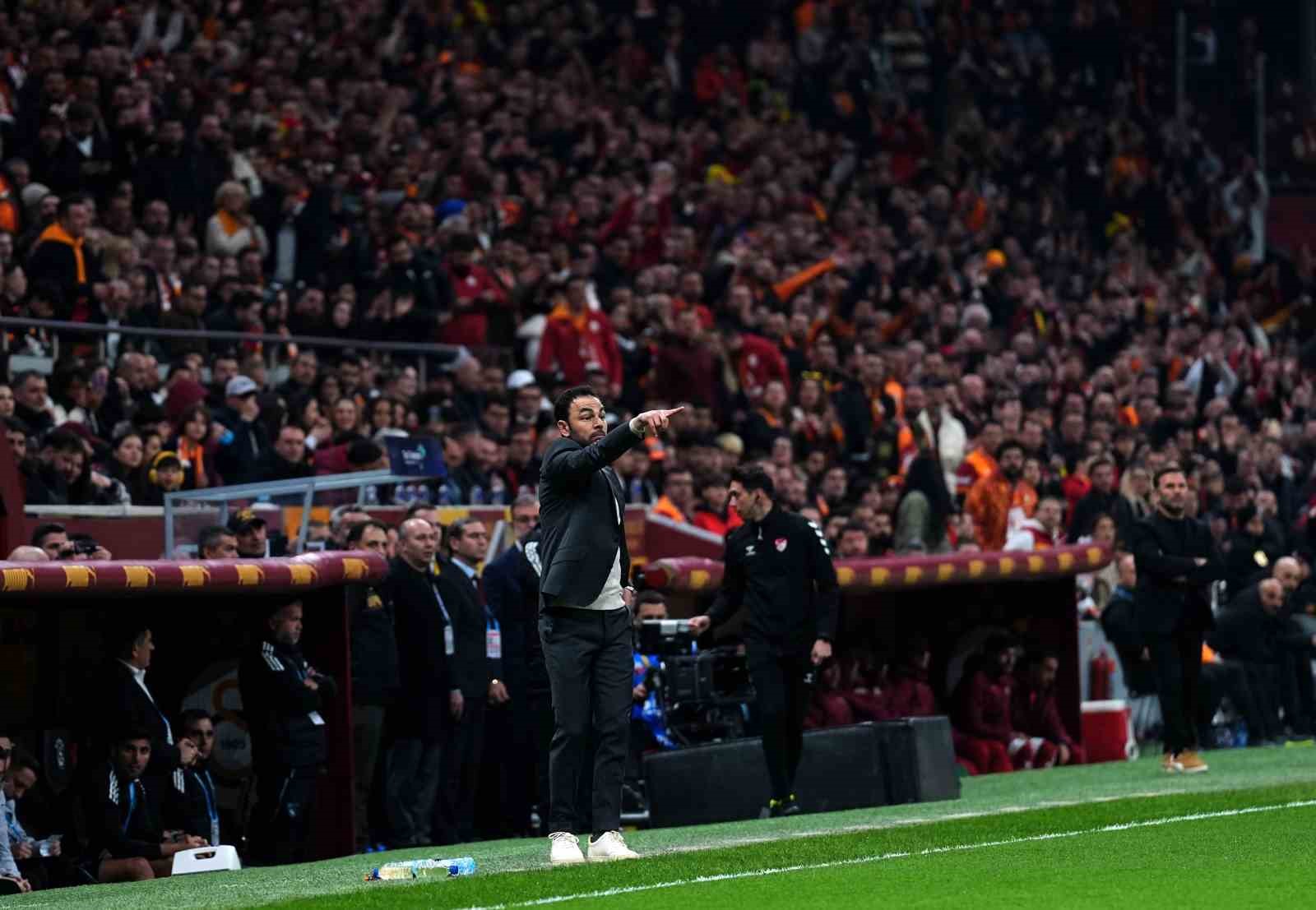 Trendyol Süper Lig: Galatasaray: 0 - Kocaelispor: 0 (Maç devam ediyor)
