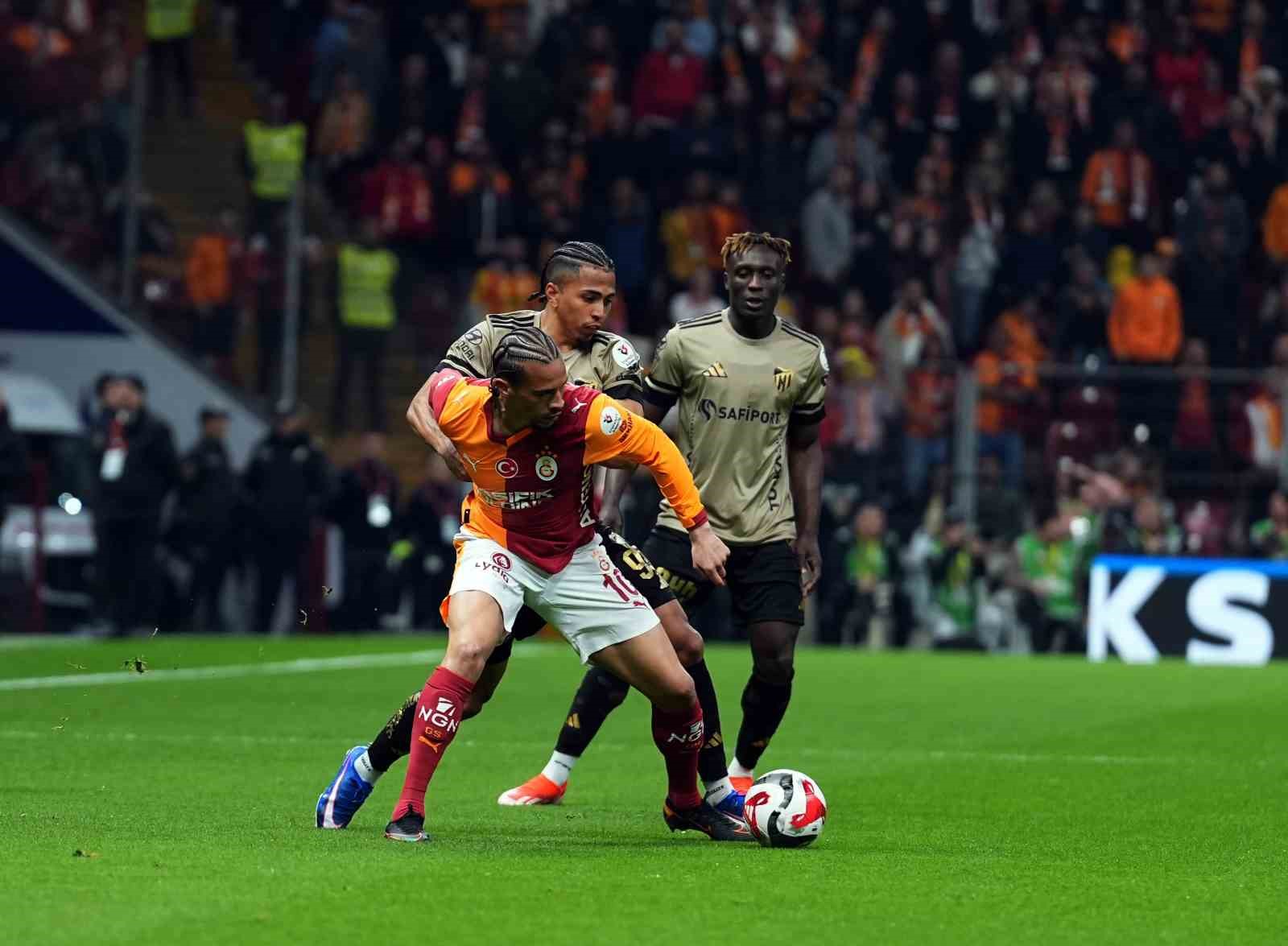 Trendyol Süper Lig: Galatasaray: 0 - Kocaelispor: 0 (Maç devam ediyor)
