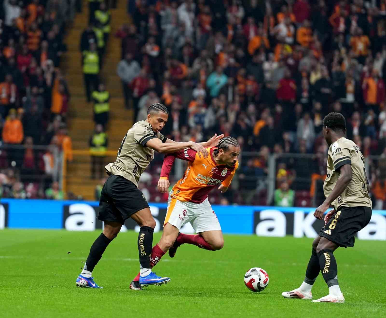 Trendyol Süper Lig: Galatasaray: 0 - Kocaelispor: 0 (Maç devam ediyor)
