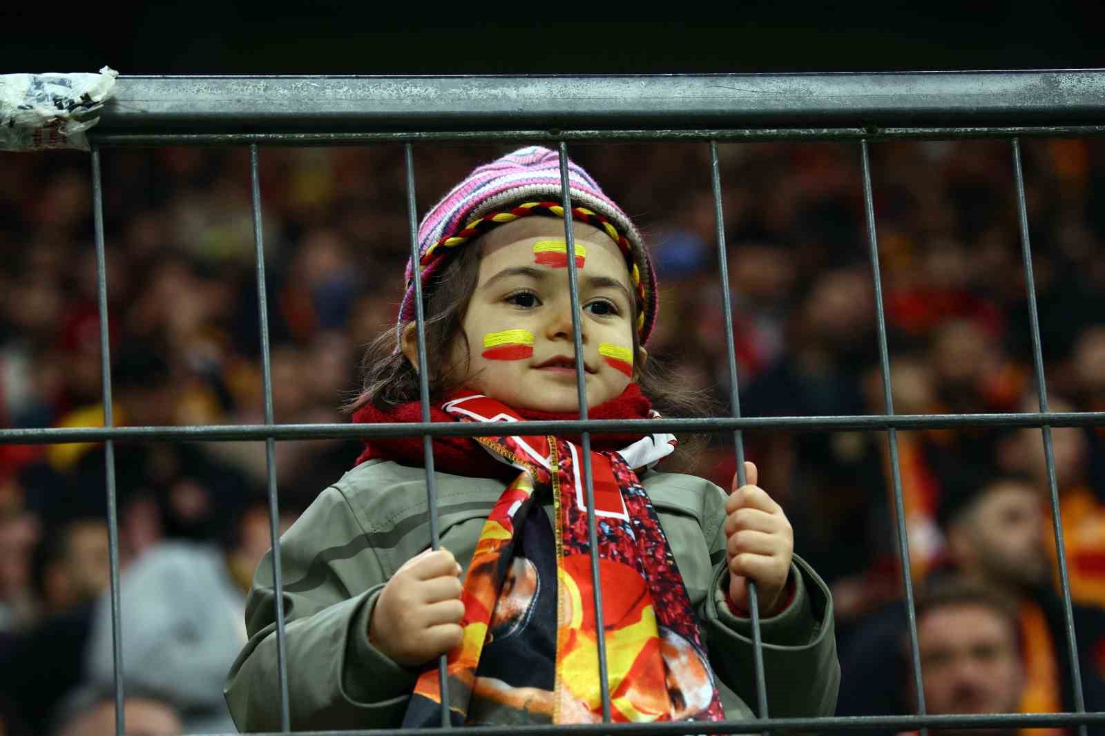 Trendyol Süper Lig: Galatasaray: 0 - RAMS Başakşehir: 0 (İlk yarı)

