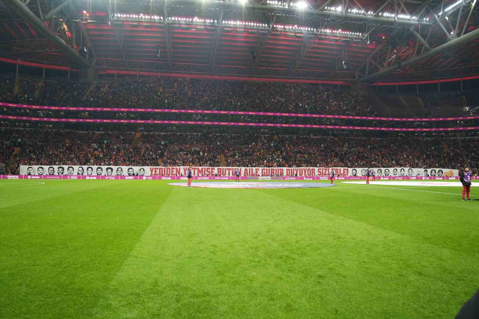 Trendyol Süper Lig: Galatasaray: 0 - RAMS Başakşehir: 0 (Maç devam ediyor)
