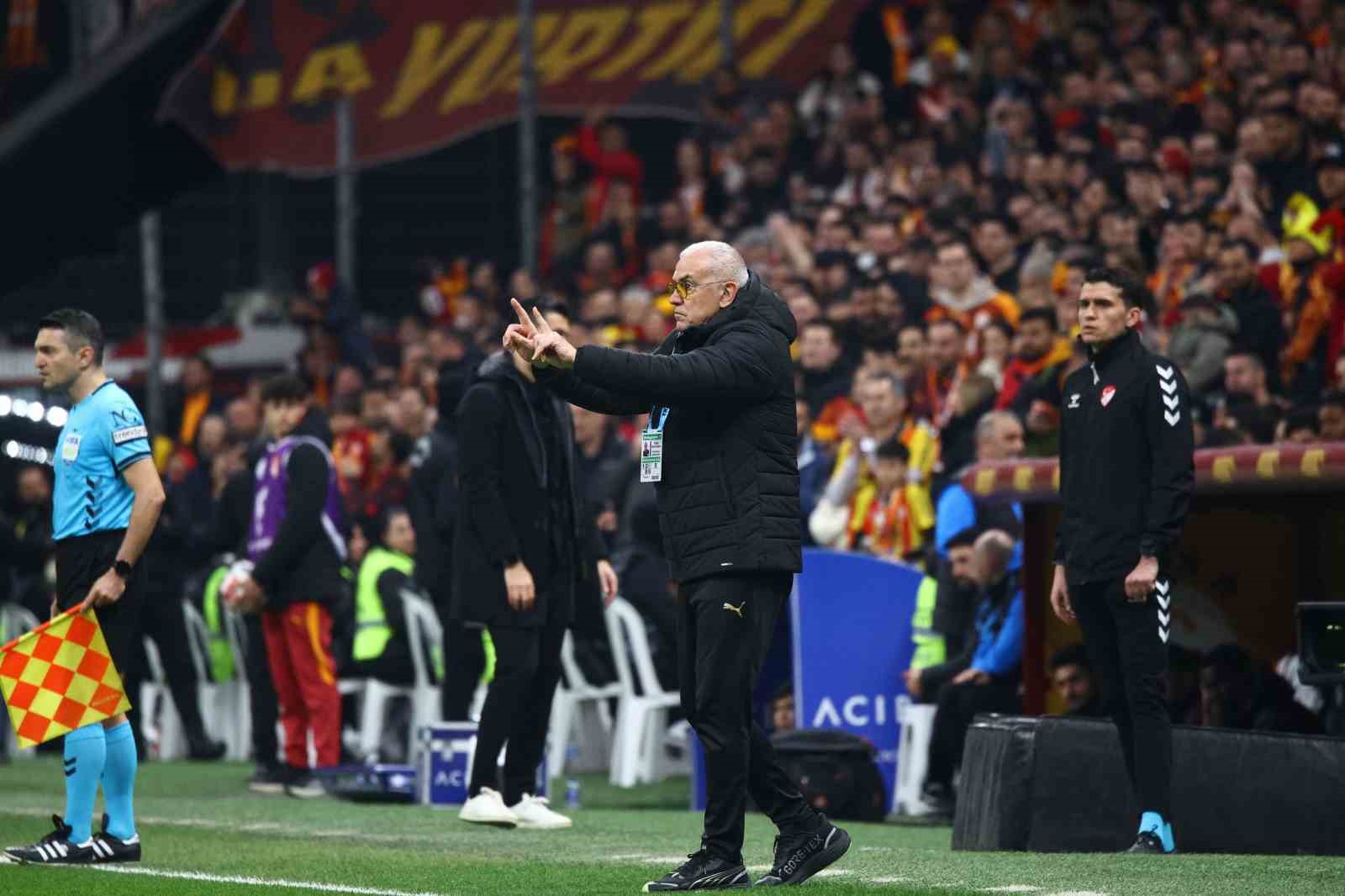 Trendyol Süper Lig: Galatasaray: 0 - RAMS Başakşehir: 0 (Maç devam ediyor)
