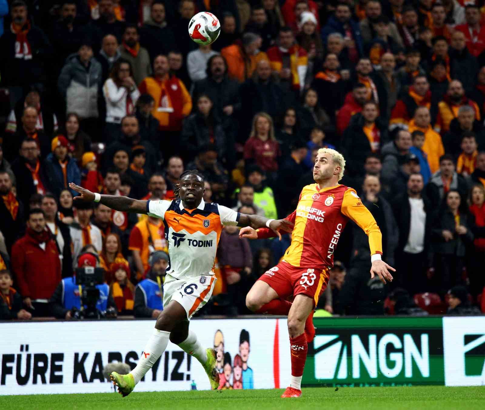 Trendyol Süper Lig: Galatasaray: 0 - RAMS Başakşehir: 0 (Maç devam ediyor)
