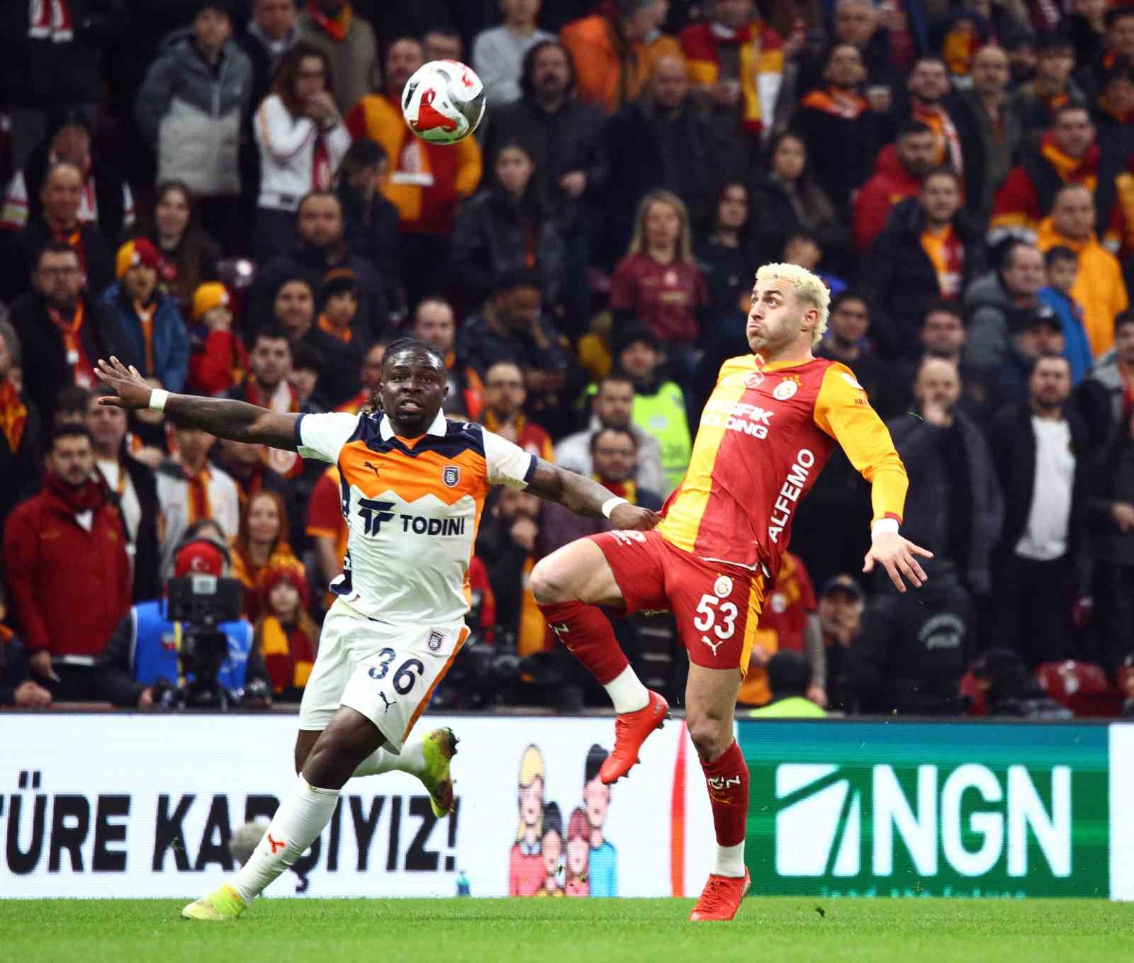 Trendyol Süper Lig: Galatasaray: 0 - RAMS Başakşehir: 0 (Maç devam ediyor)
