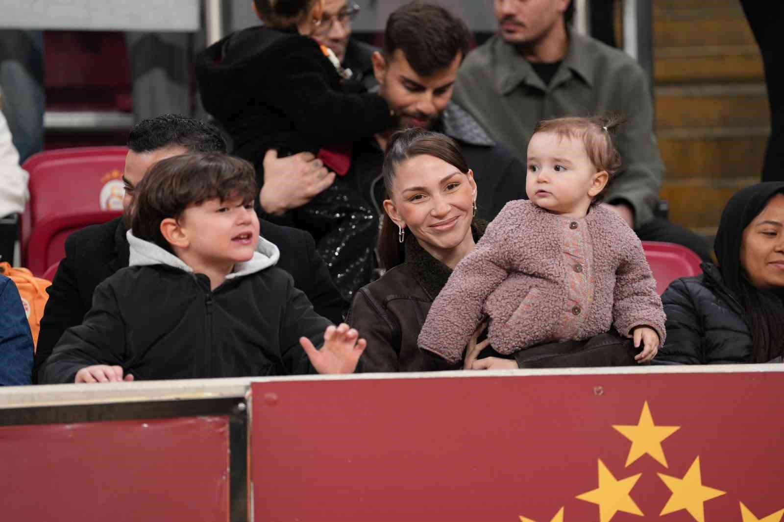 Trendyol Süper Lig: Galatasaray: 0 - RAMS Başakşehir: 0 (Maç devam ediyor)
