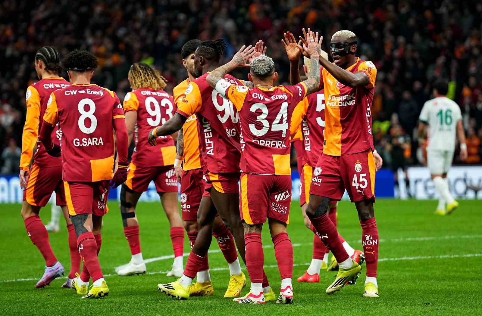 Trendyol Süper Lig: Galatasaray: 1 - Corendon Alanyaspor: 0 (İlk yarı)
Trendyol Süper Lig: Galatasaray: 1 - Corendon Alanyaspor: 0 (İlk yarı)