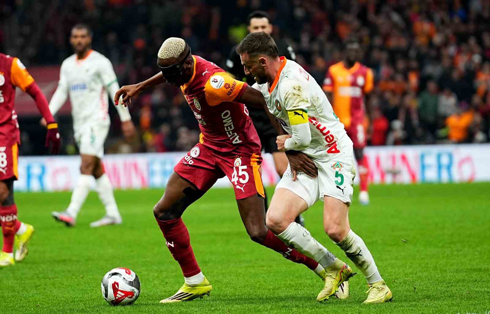 Trendyol Süper Lig: Galatasaray: 1 - Corendon Alanyaspor: 0 (İlk yarı)
Trendyol Süper Lig: Galatasaray: 1 - Corendon Alanyaspor: 0 (İlk yarı)
