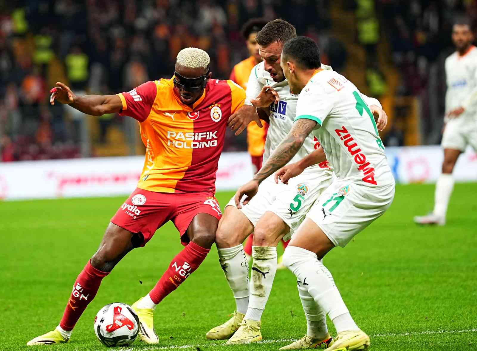 Trendyol Süper Lig: Galatasaray: 1 - Corendon Alanyaspor: 0 (İlk yarı)
Trendyol Süper Lig: Galatasaray: 1 - Corendon Alanyaspor: 0 (İlk yarı)