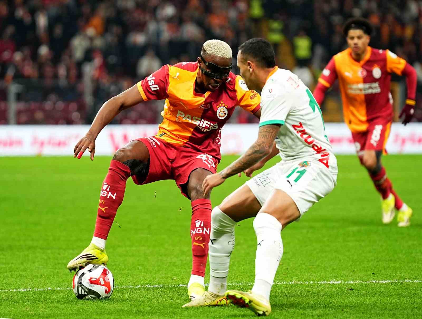Trendyol Süper Lig: Galatasaray: 1 - Corendon Alanyaspor: 0 (İlk yarı)
Trendyol Süper Lig: Galatasaray: 1 - Corendon Alanyaspor: 0 (İlk yarı)
